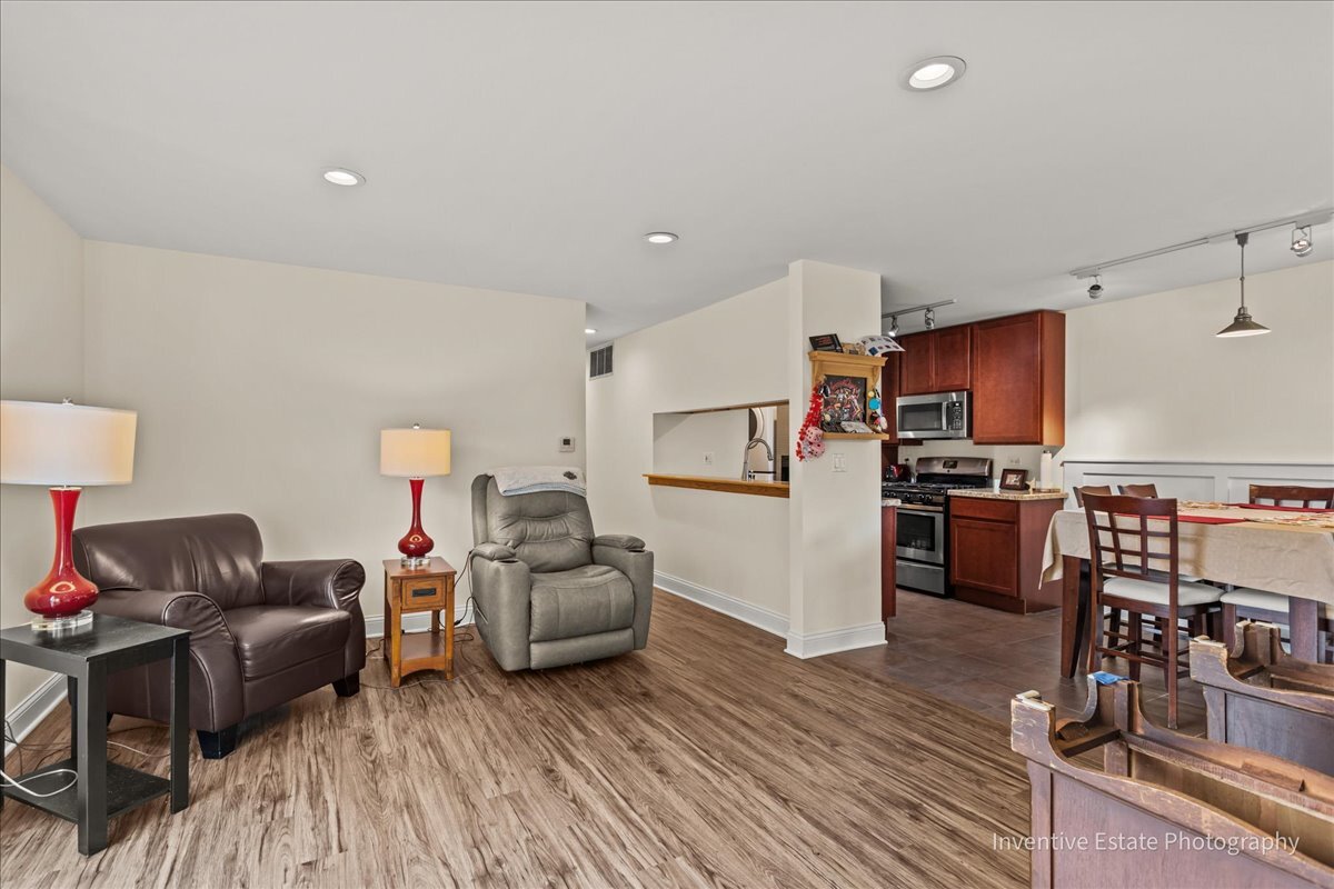 8337 Portsmouth Drive #D, Darien, IL 60561