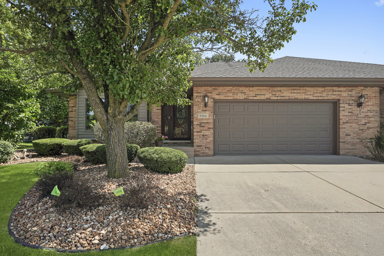 9366 Fox Run Circle, Frankfort, IL 60423