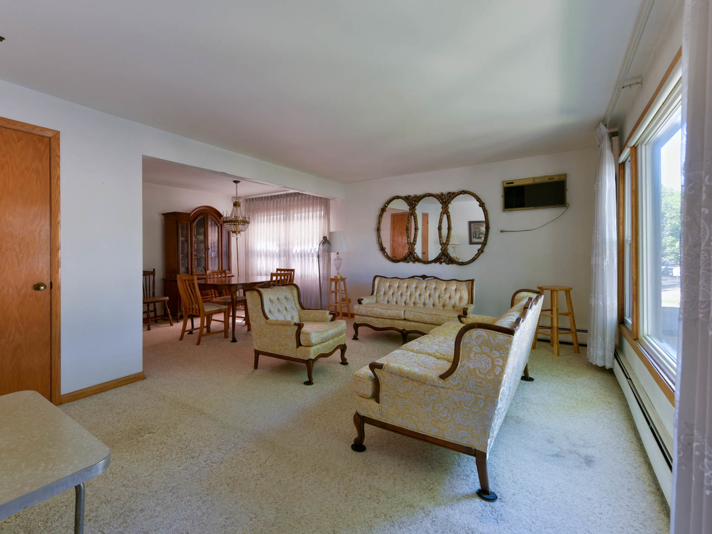 8645 W Summerdale Avenue, Chicago, IL 60656