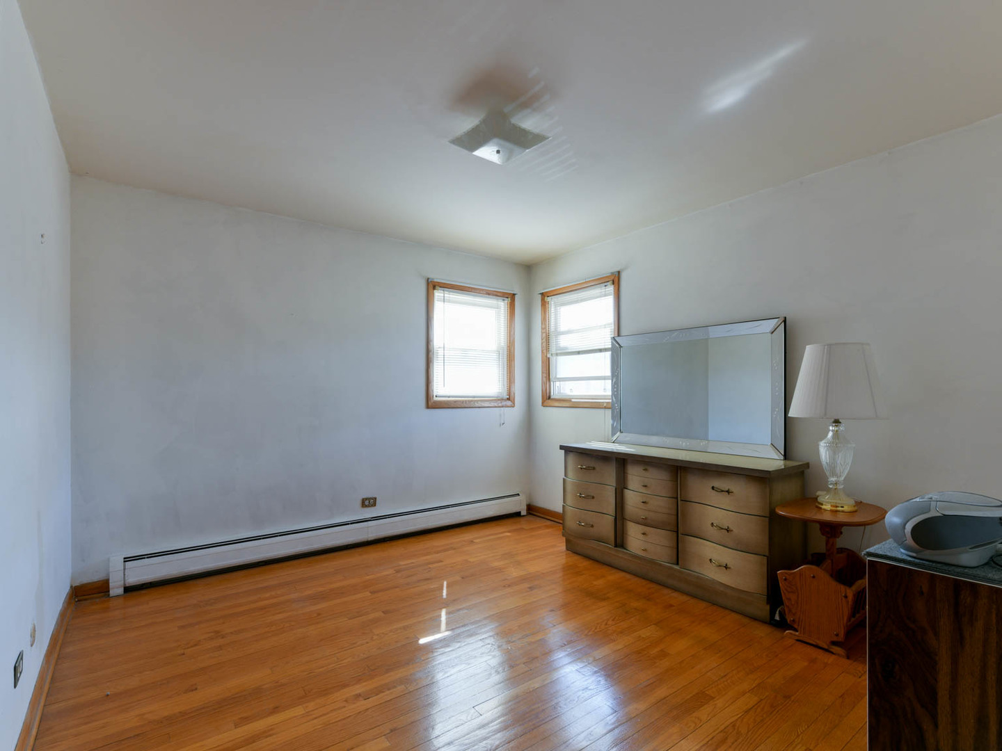 8645 W Summerdale Avenue, Chicago, IL 60656