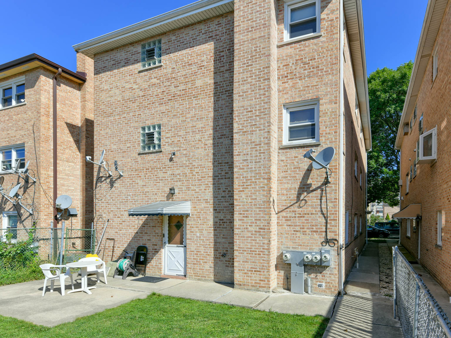 8645 W Summerdale Avenue, Chicago, IL 60656