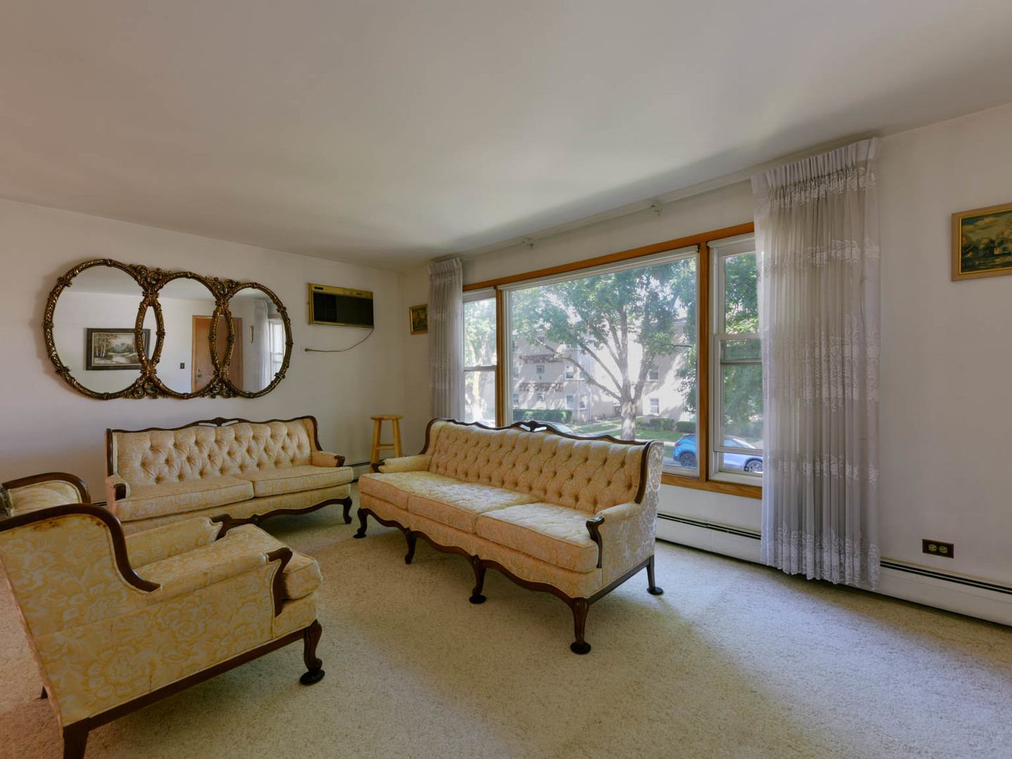 8645 W Summerdale Avenue, Chicago, IL 60656