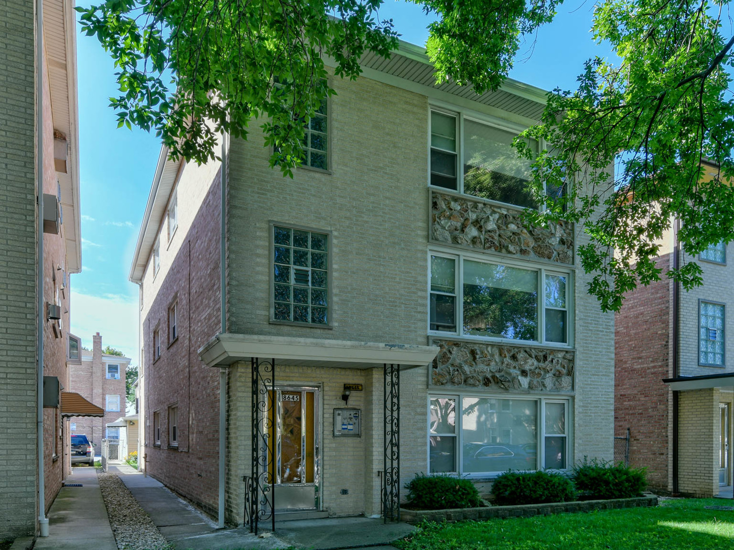 8645 W Summerdale Avenue, Chicago, IL 60656