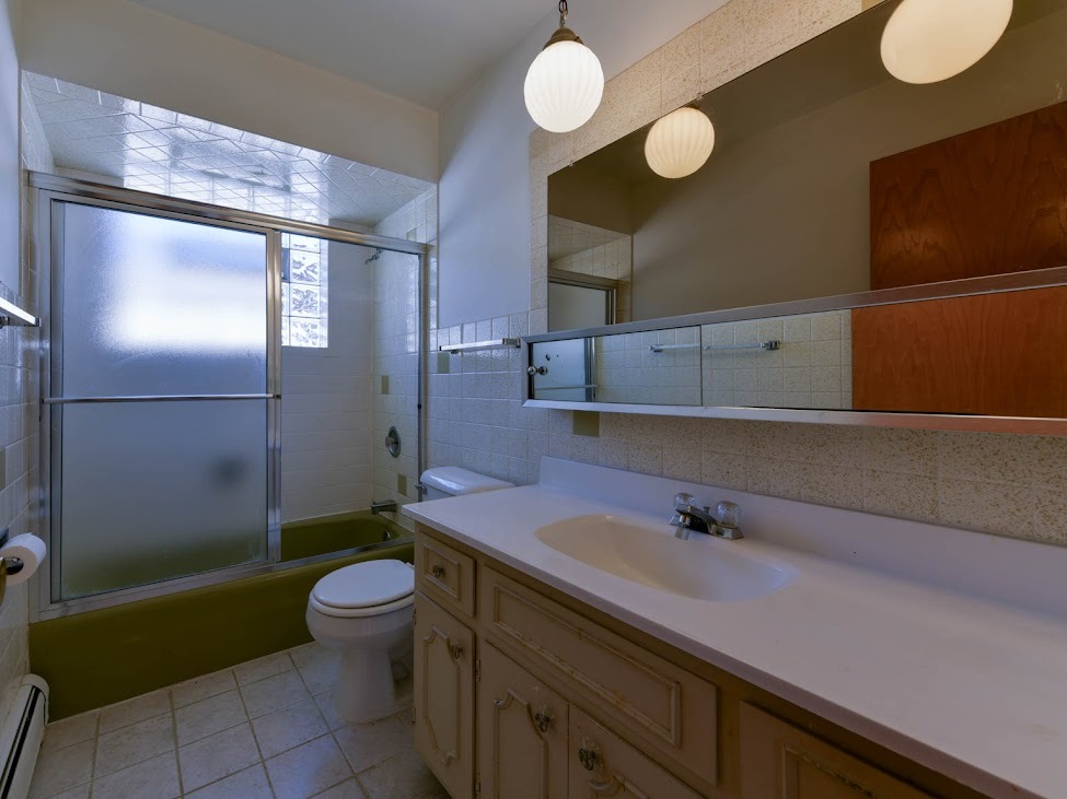 8645 W Summerdale Avenue, Chicago, IL 60656