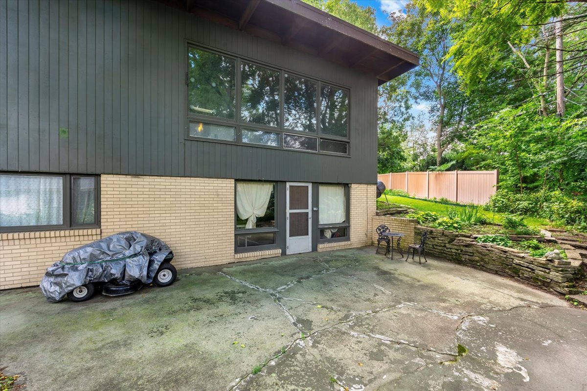 2020 Valley Road, Rockford, IL 61107