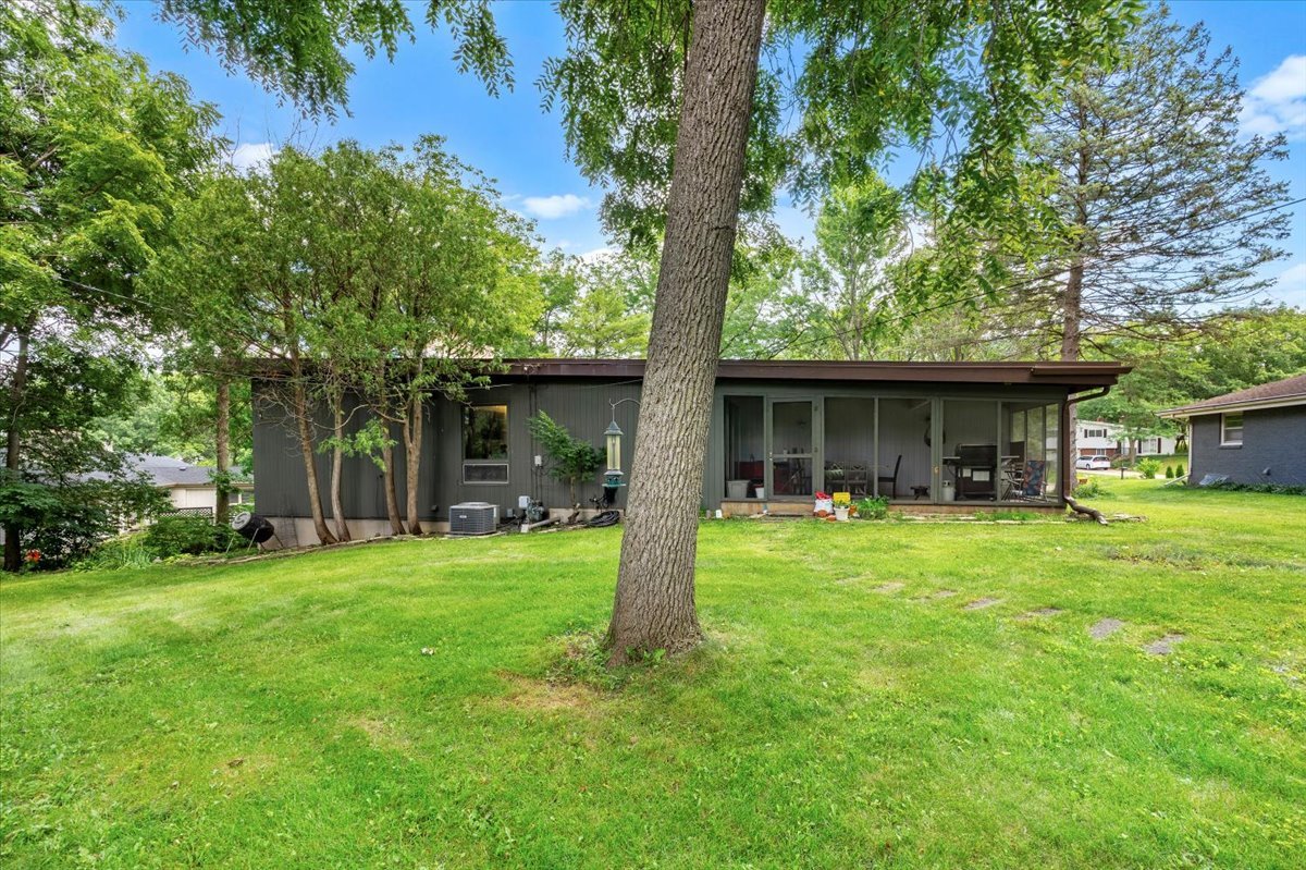 2020 Valley Road, Rockford, IL 61107