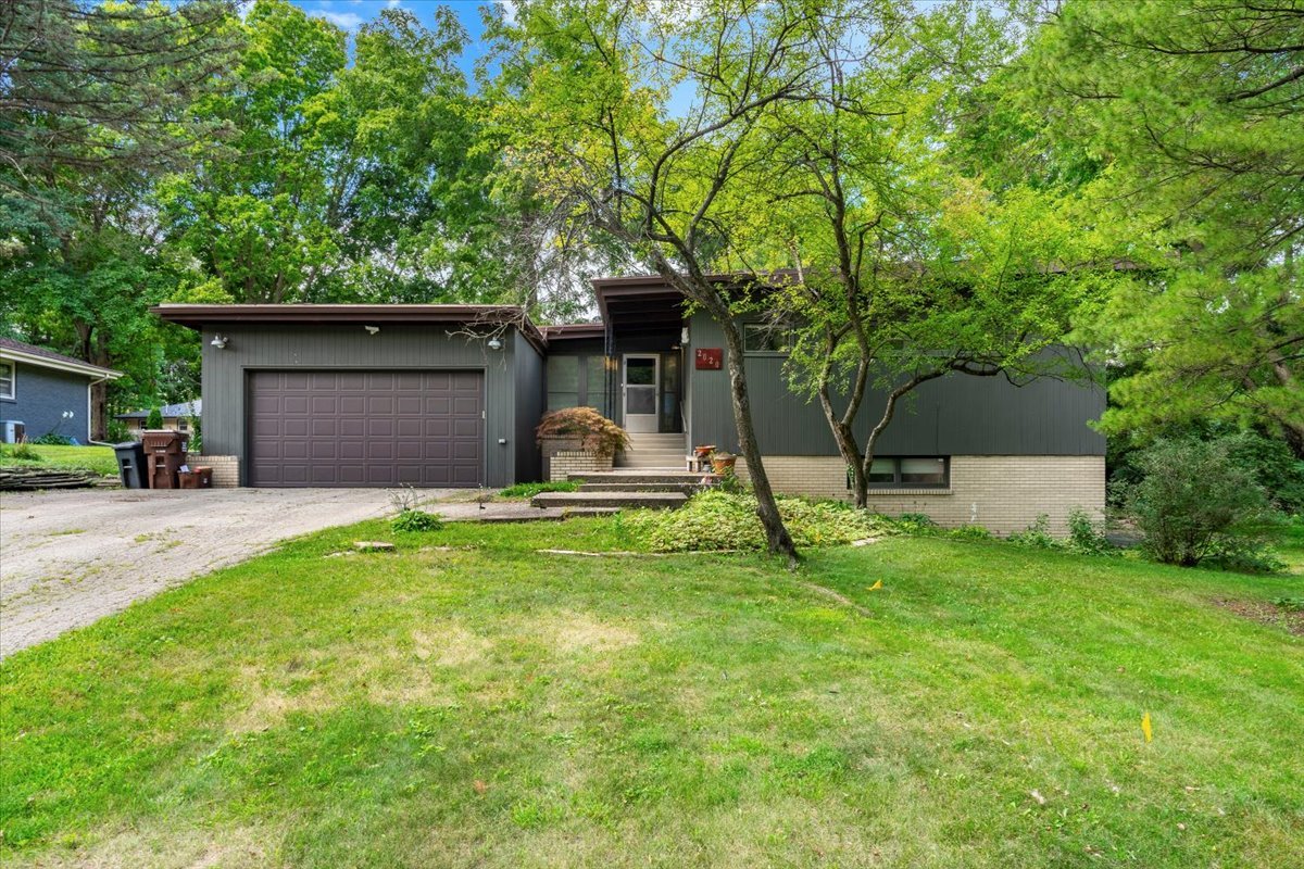 2020 Valley Road, Rockford, IL 61107