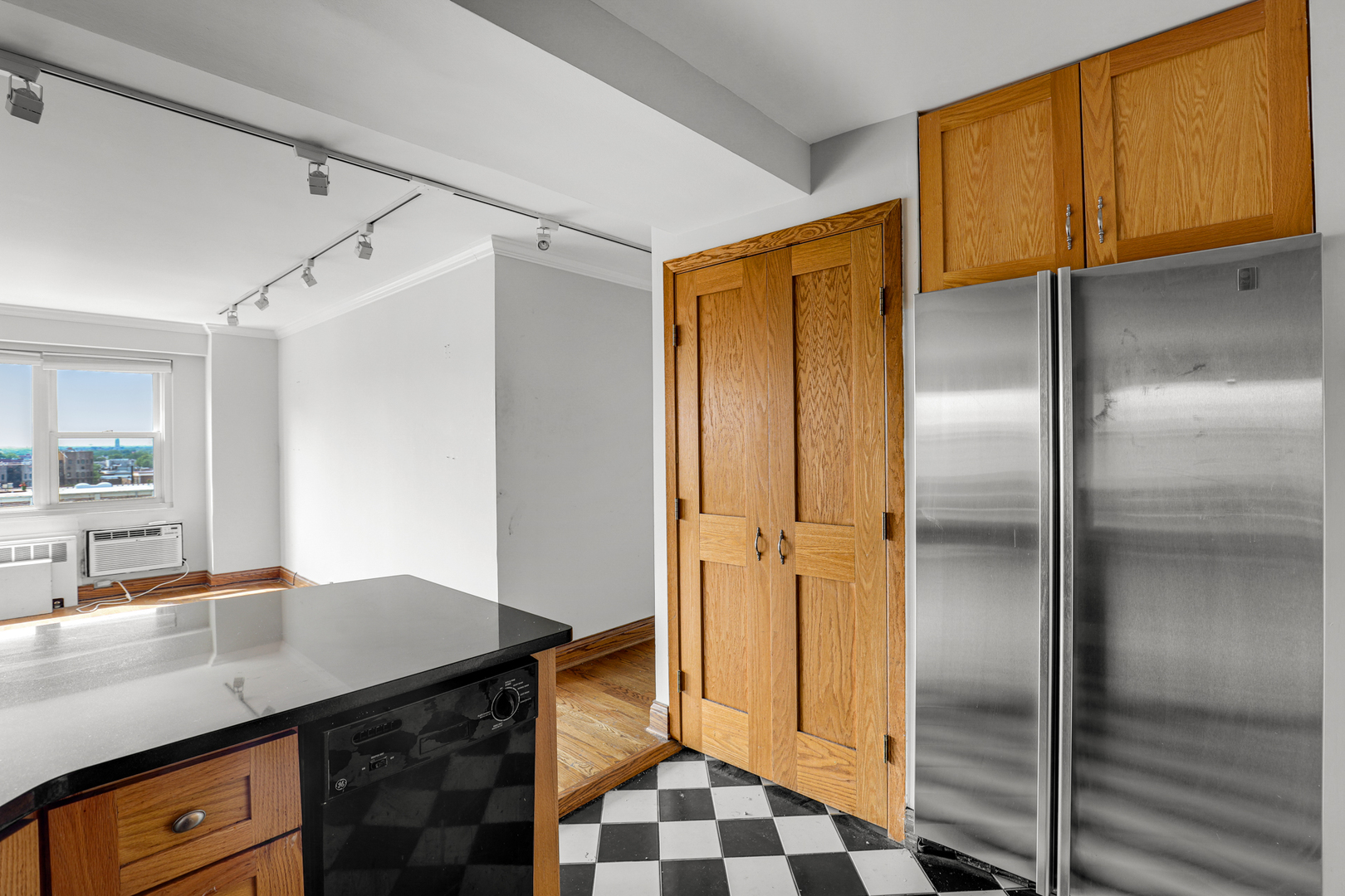 2909 N Sheridan Road #1105, Chicago, IL 60657