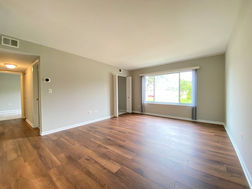 6170 Knoll Lane Court #103, Willowbrook, IL 60527