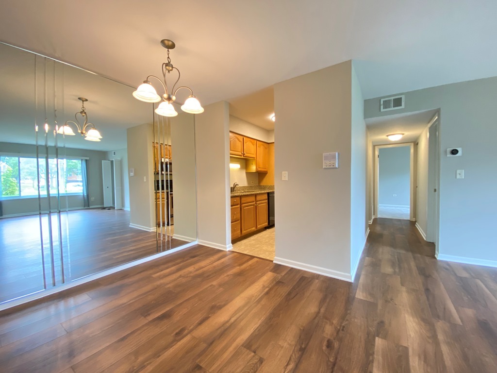 6170 Knoll Lane Court #103, Willowbrook, IL 60527