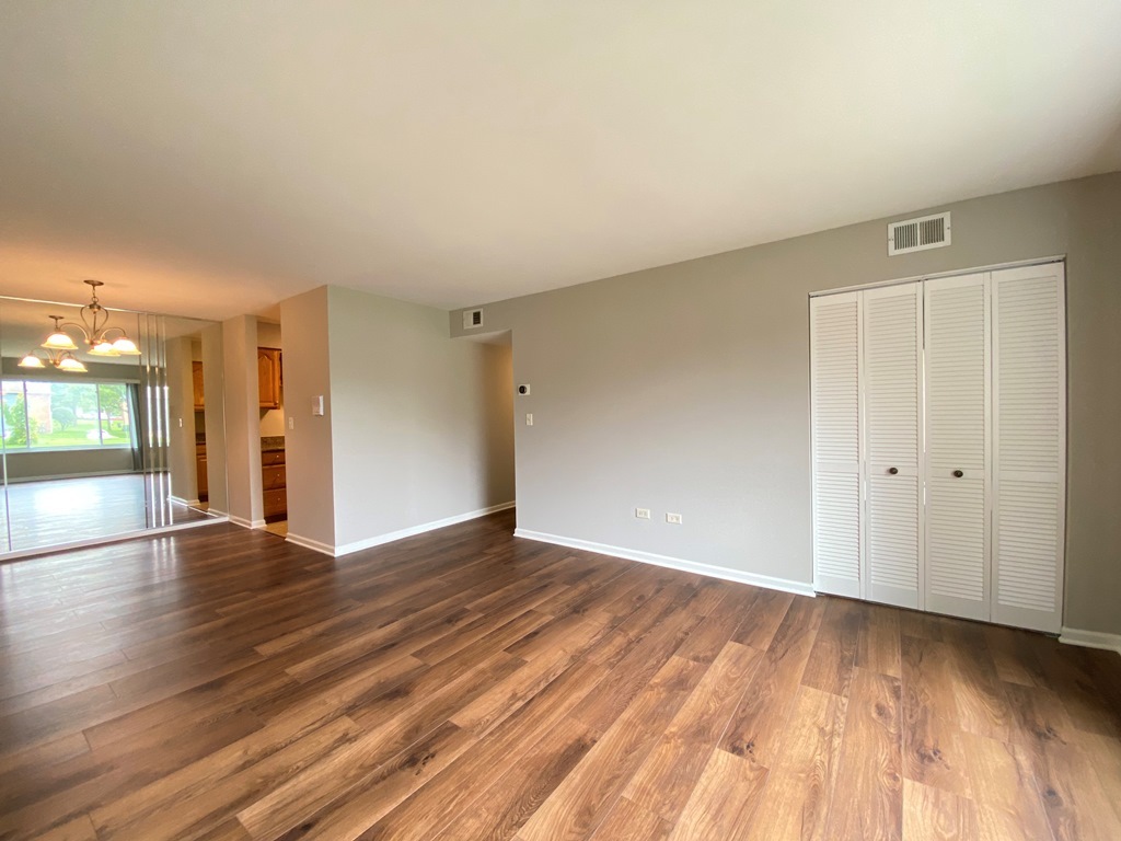 6170 Knoll Lane Court #103, Willowbrook, IL 60527