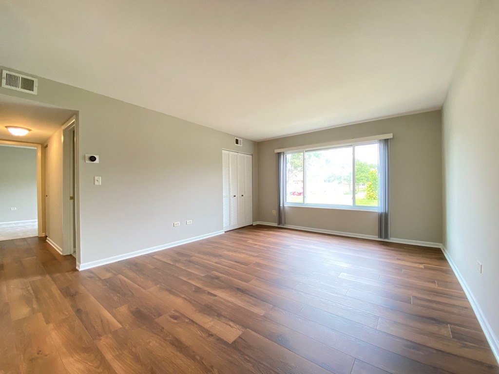 6170 Knoll Lane Court #103, Willowbrook, IL 60527