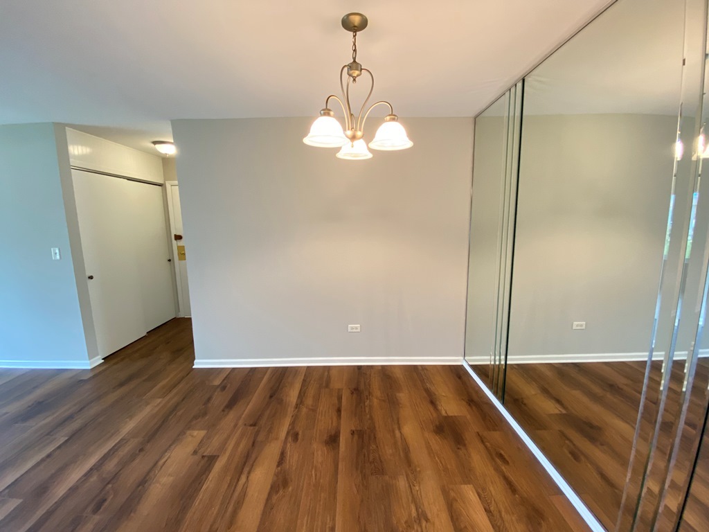 6170 Knoll Lane Court #103, Willowbrook, IL 60527