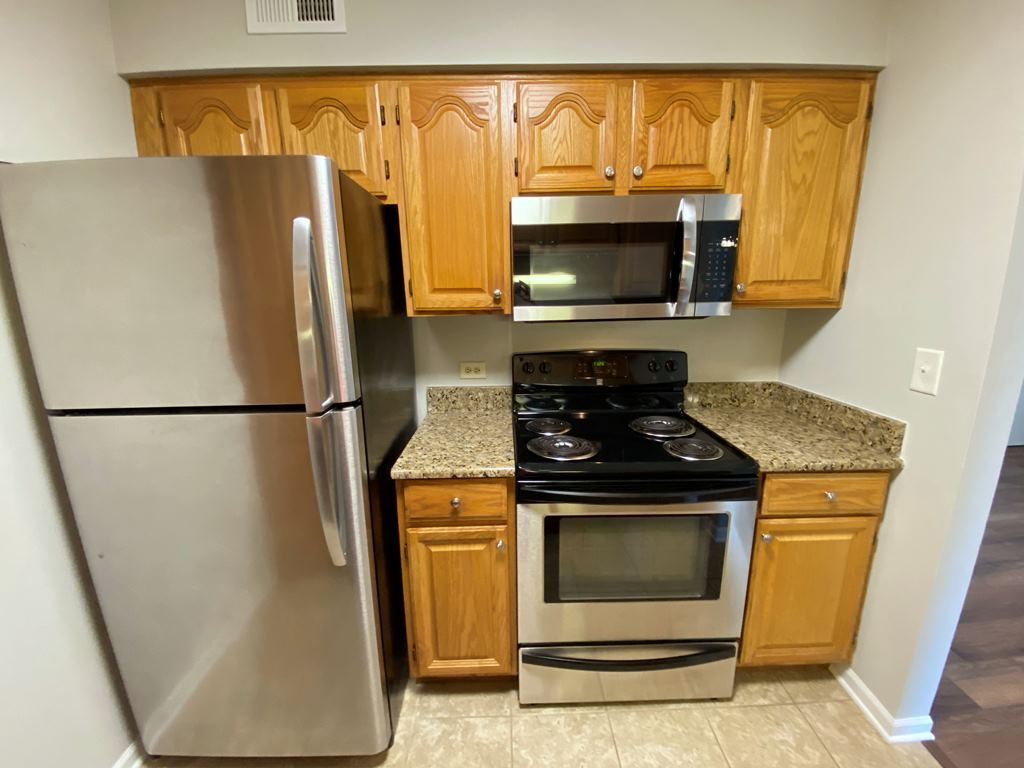 6170 Knoll Lane Court #103, Willowbrook, IL 60527