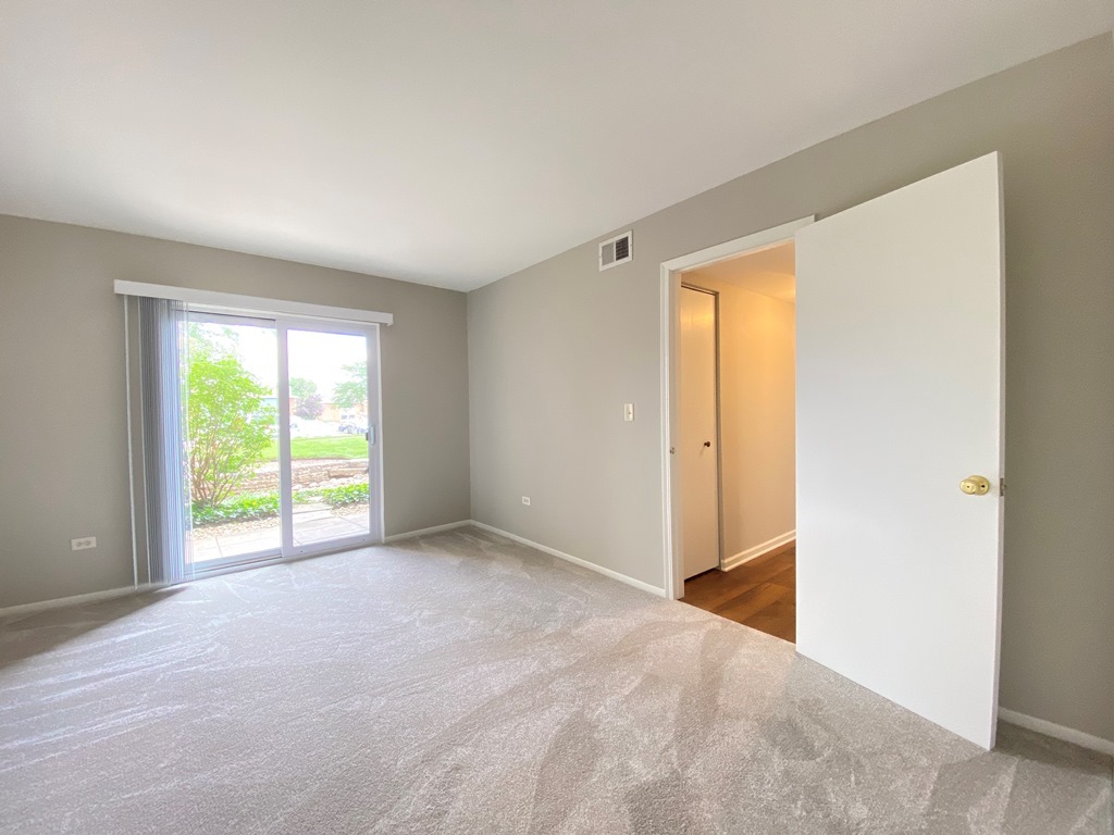 6170 Knoll Lane Court #103, Willowbrook, IL 60527
