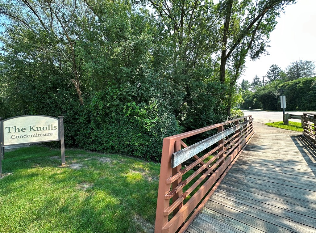 6170 Knoll Lane Court #103, Willowbrook, IL 60527
