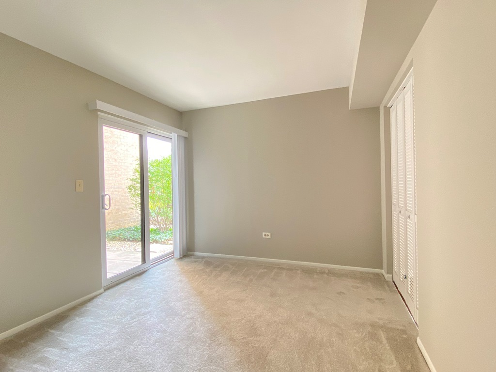 6170 Knoll Lane Court #103, Willowbrook, IL 60527