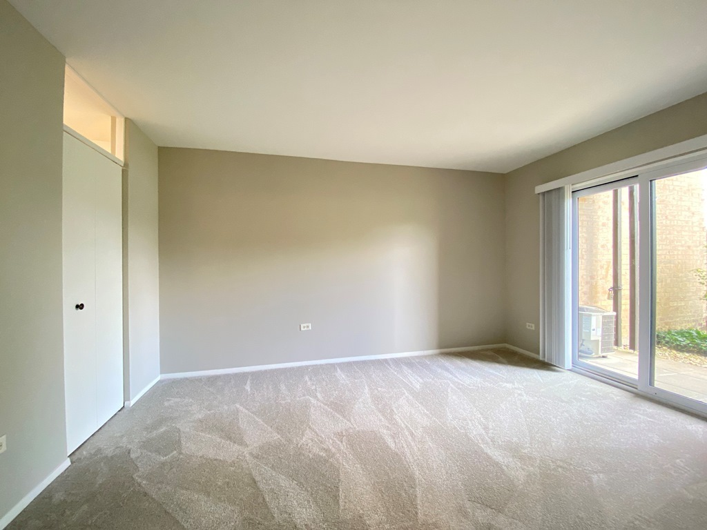 6170 Knoll Lane Court #103, Willowbrook, IL 60527