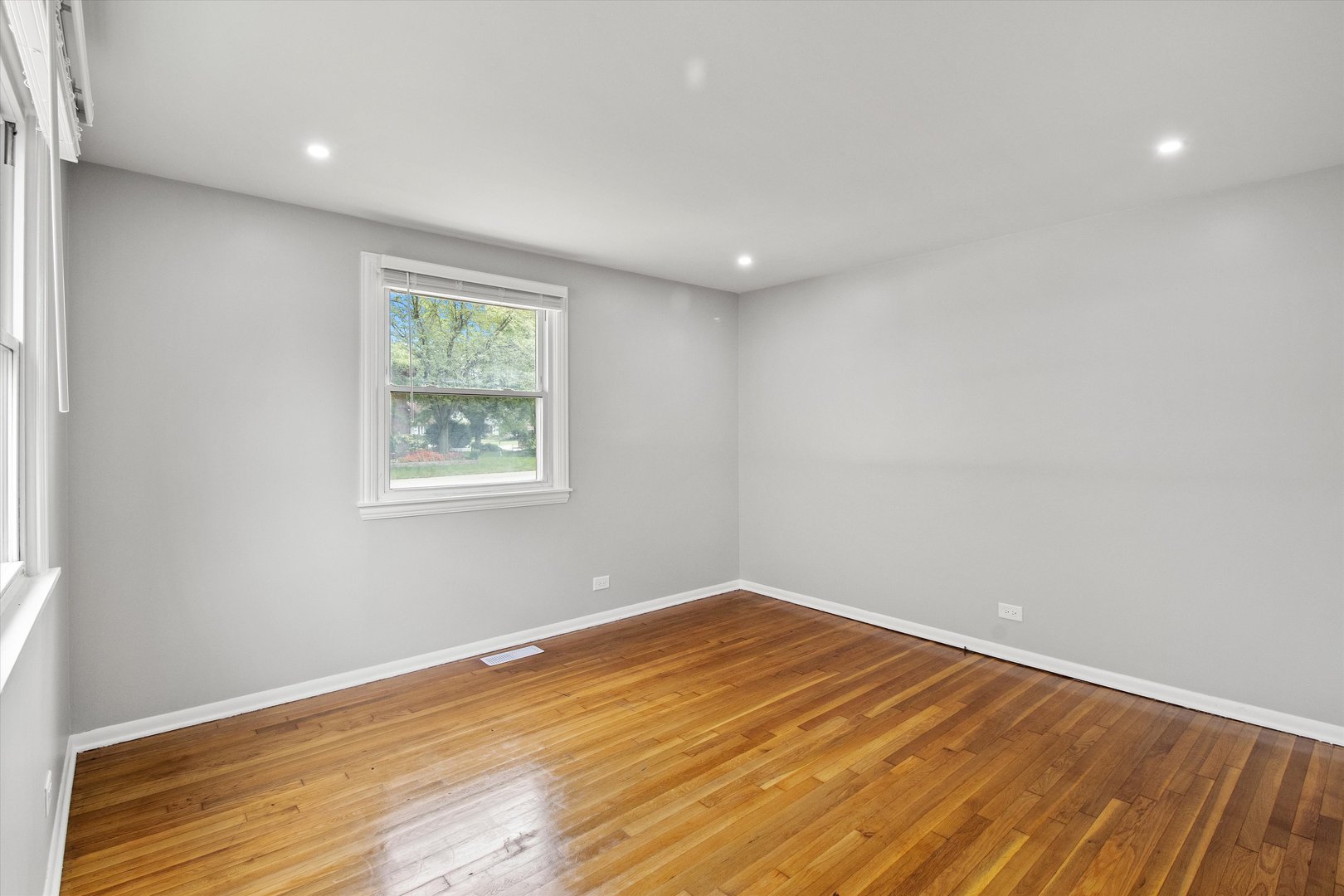 13018 W Playfield Drive, Crestwood, IL 60418