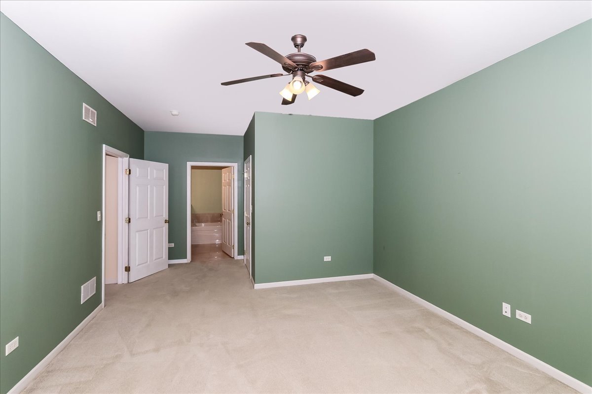 275 E Railroad Avenue #101, Bartlett, IL 60103