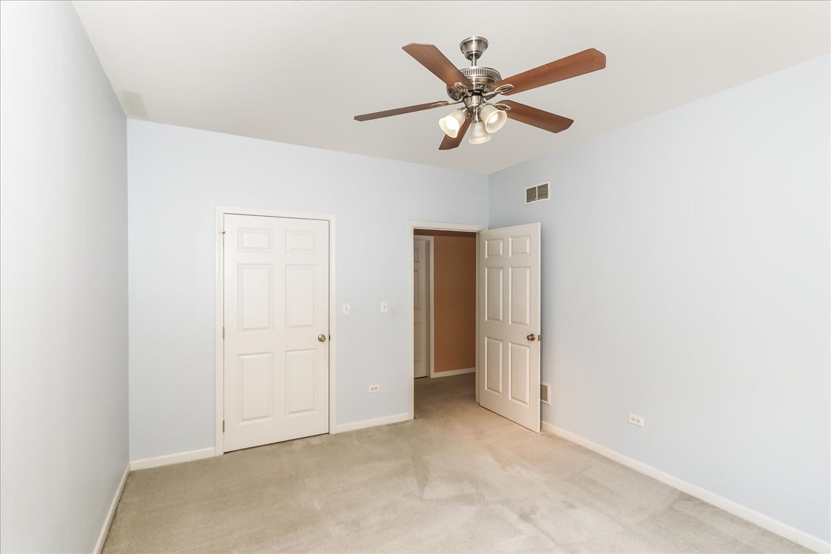 275 E Railroad Avenue #101, Bartlett, IL 60103