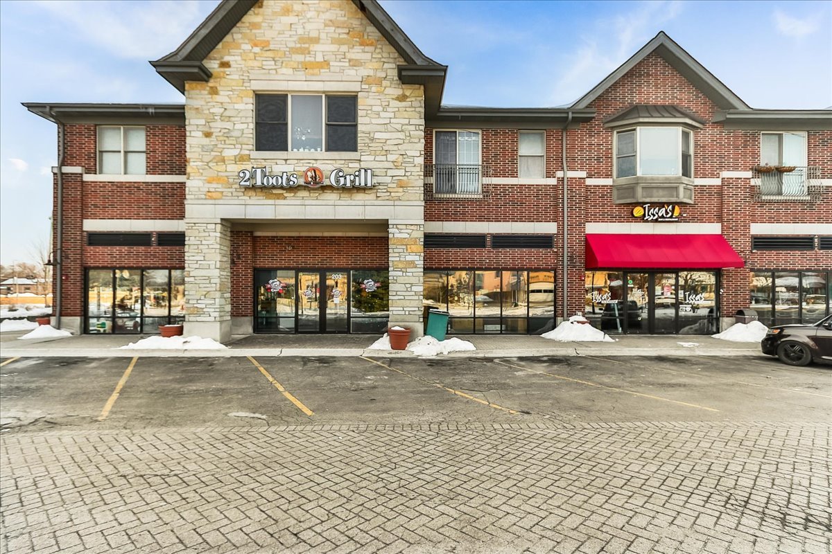 275 E Railroad Avenue #101, Bartlett, IL 60103