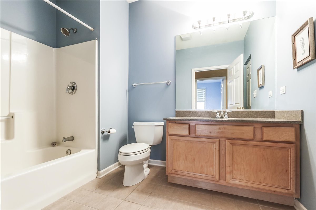 275 E Railroad Avenue #101, Bartlett, IL 60103