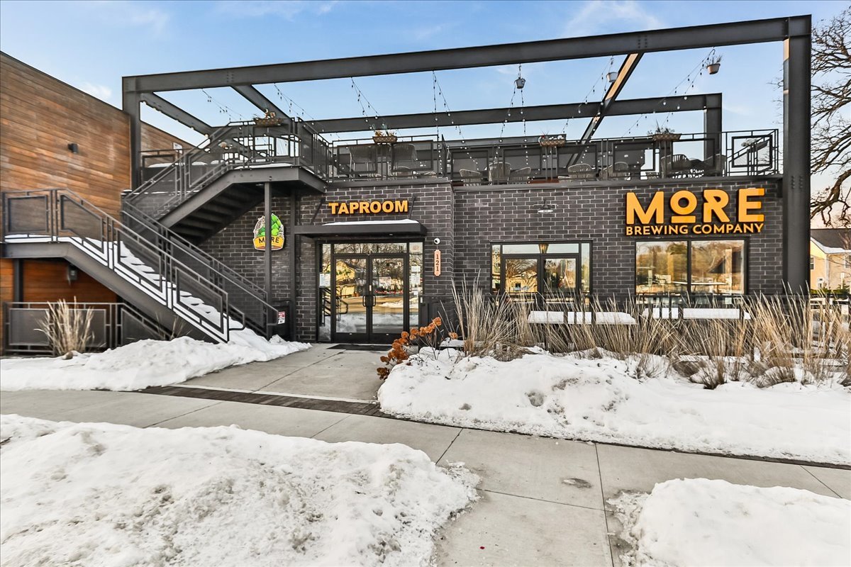 275 E Railroad Avenue #101, Bartlett, IL 60103