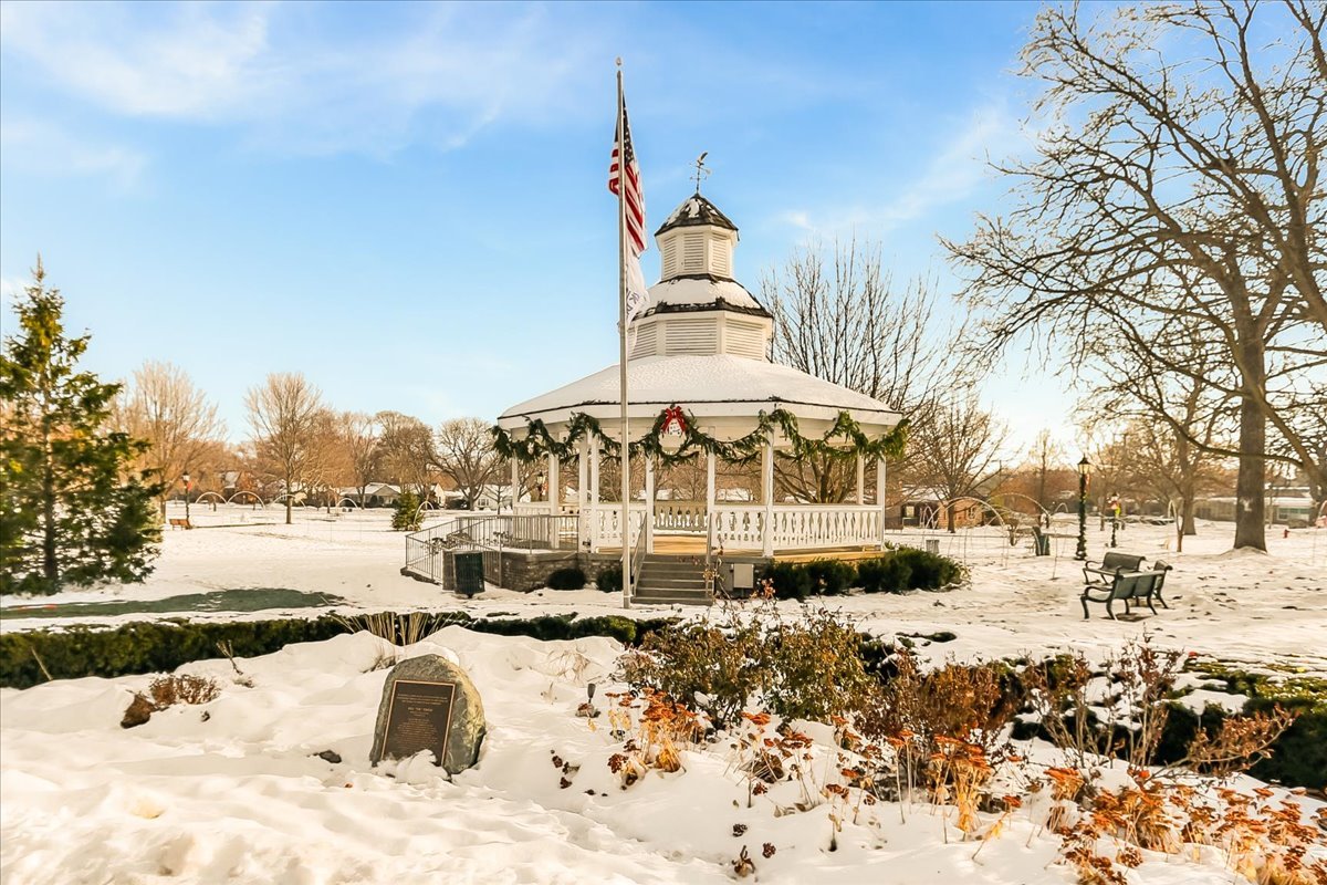 275 E Railroad Avenue #101, Bartlett, IL 60103