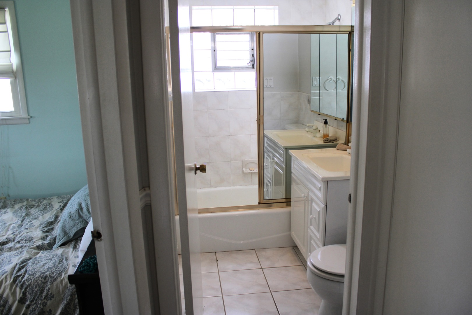 2510 S 17th Avenue, Broadview, IL 60155