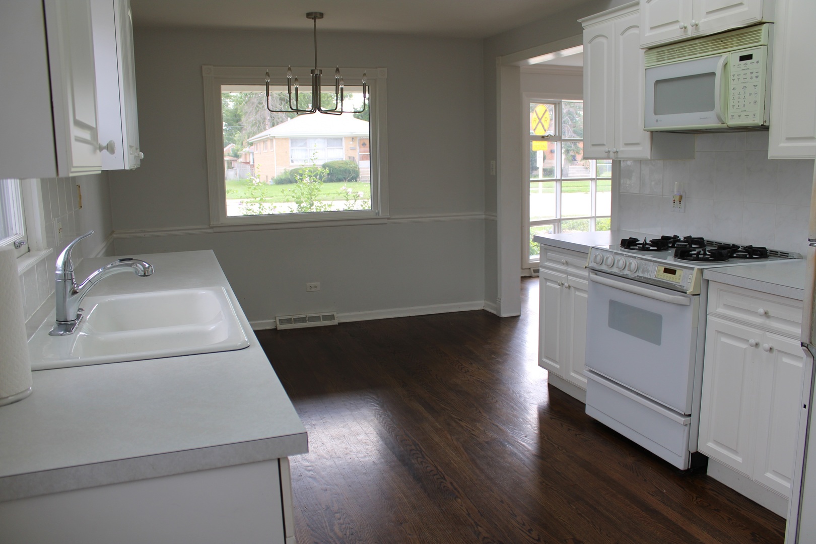 2510 S 17th Avenue, Broadview, IL 60155
