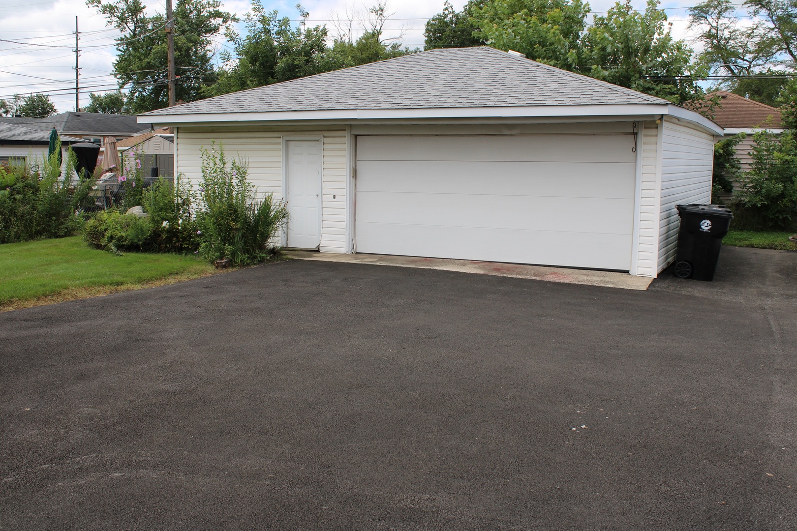 2510 S 17th Avenue, Broadview, IL 60155