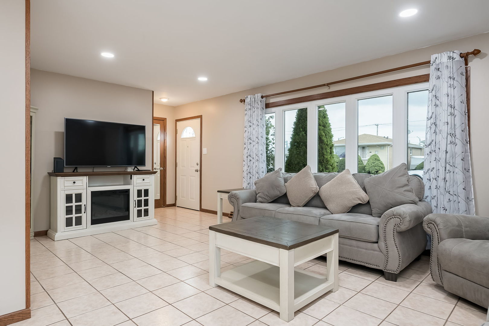 8510 S Komensky Avenue, Chicago, IL 60652