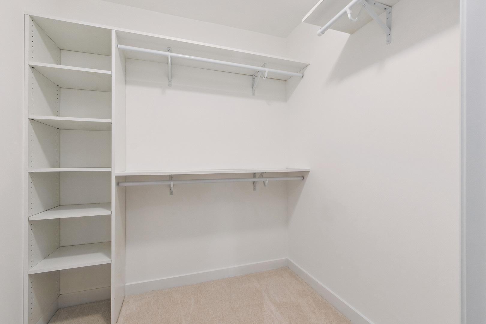 817 Cardiff Road, Naperville, IL 60565