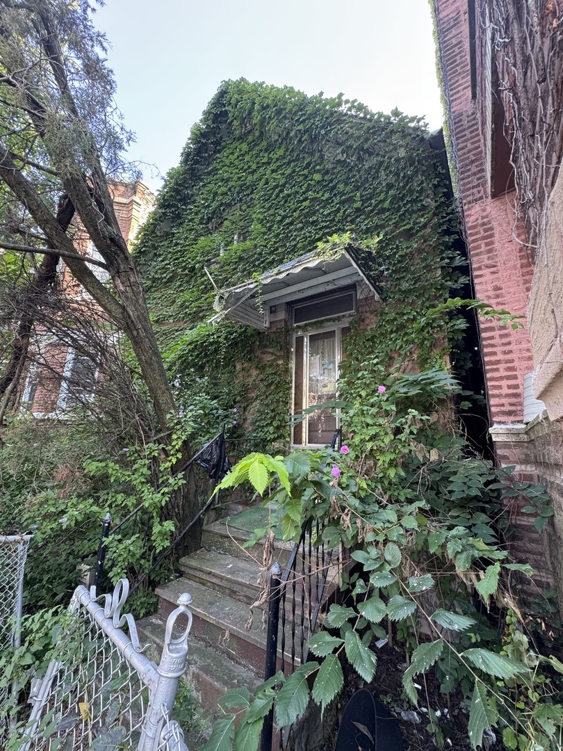 2523 W Augusta Boulevard, Chicago, IL 60622