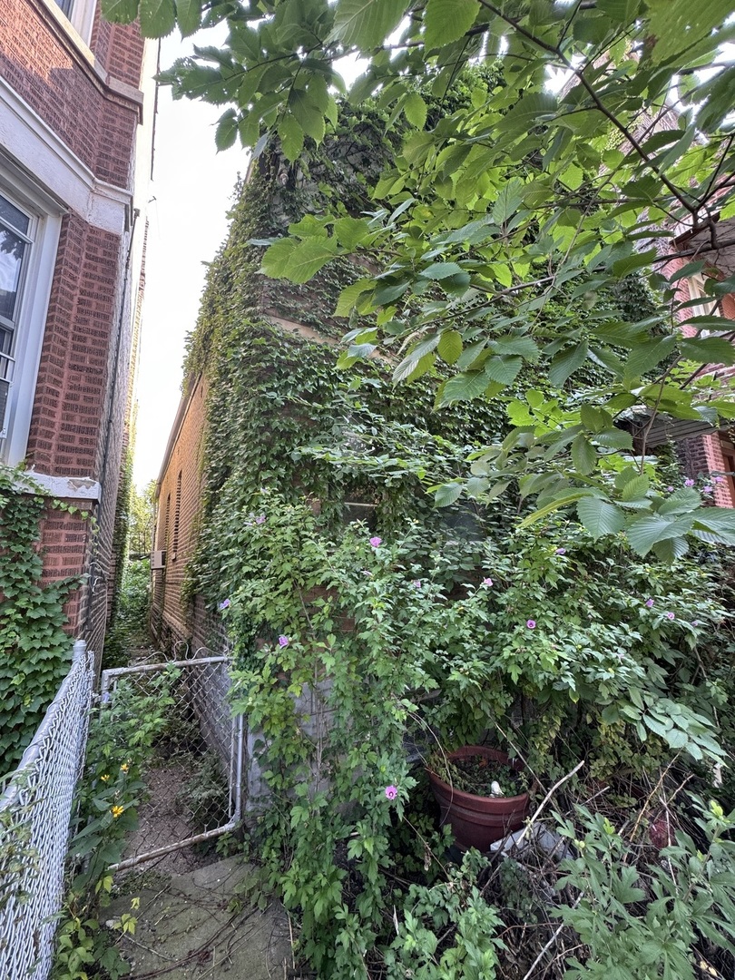 2523 W Augusta Boulevard, Chicago, IL 60622