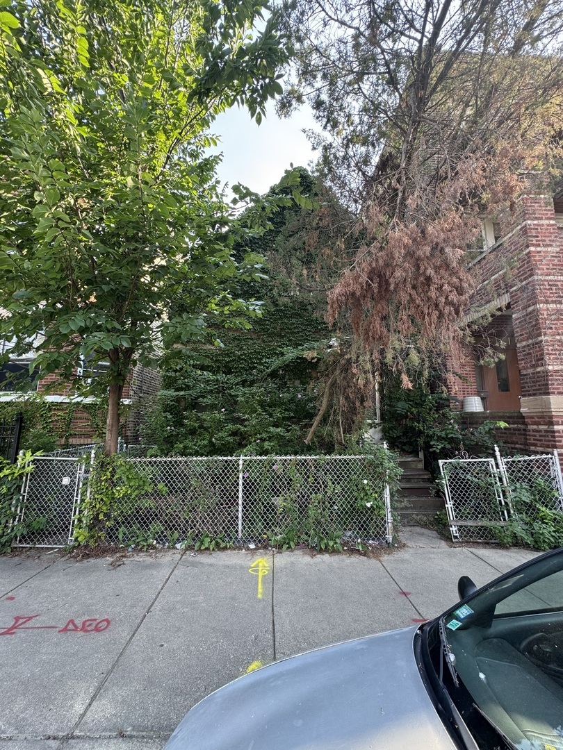 2523 W Augusta Boulevard, Chicago, IL 60622
