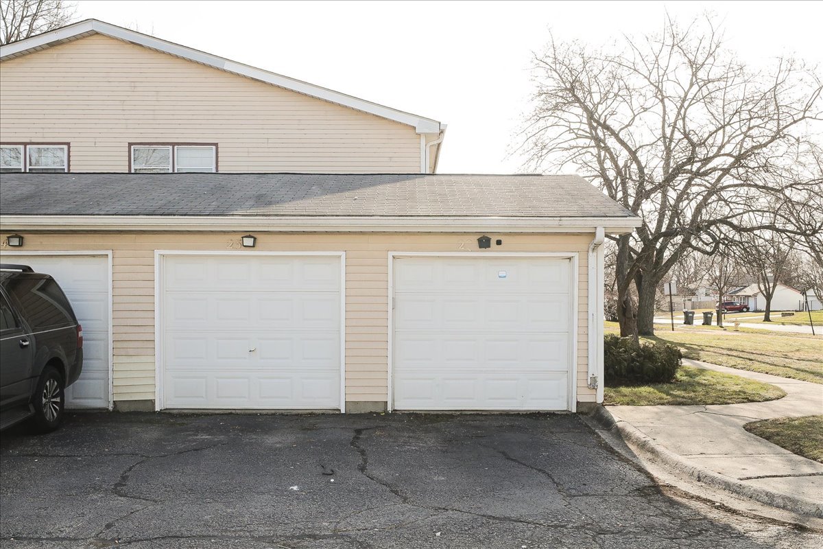 23 WILDWOOD Lane #G, Bolingbrook, IL 60440