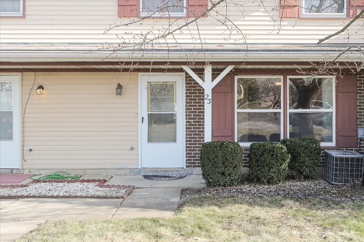 23 WILDWOOD Lane #G, Bolingbrook, IL 60440