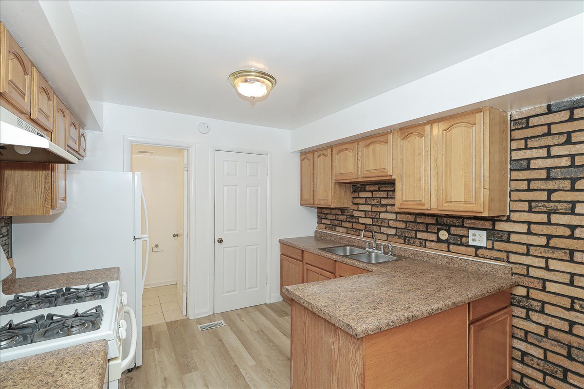 23 WILDWOOD Lane #G, Bolingbrook, IL 60440