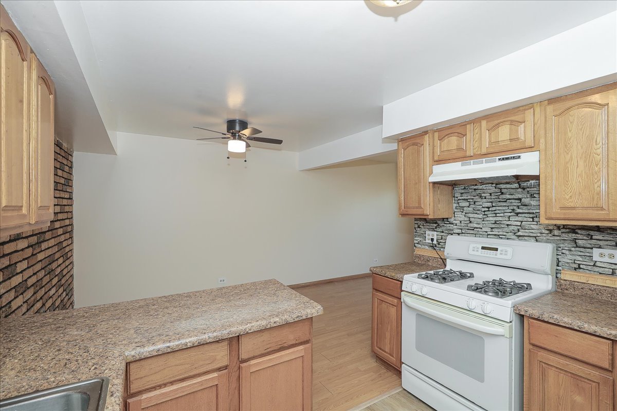 23 WILDWOOD Lane #G, Bolingbrook, IL 60440