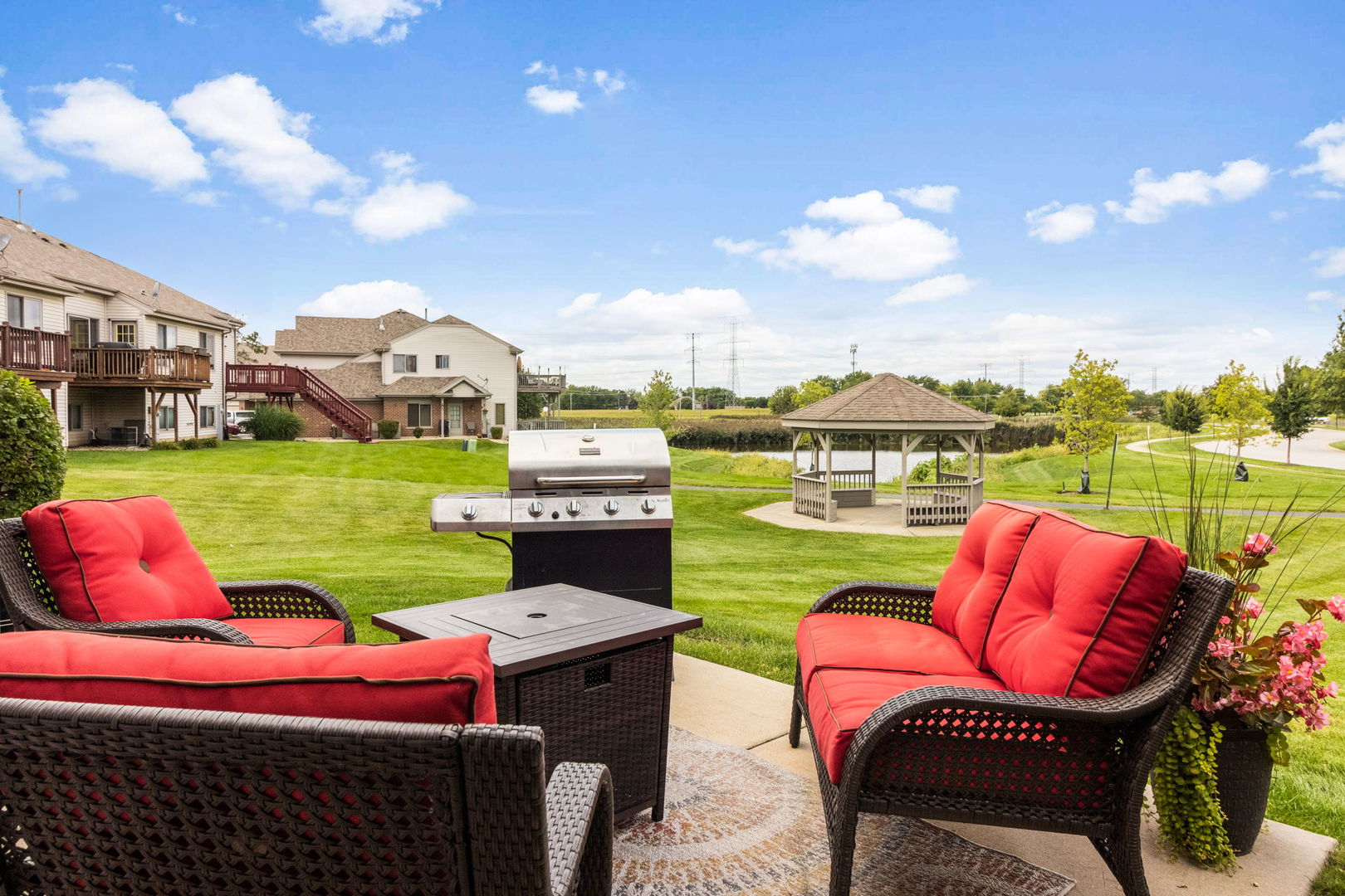 8312 Chestnut Court, Frankfort, IL 60423