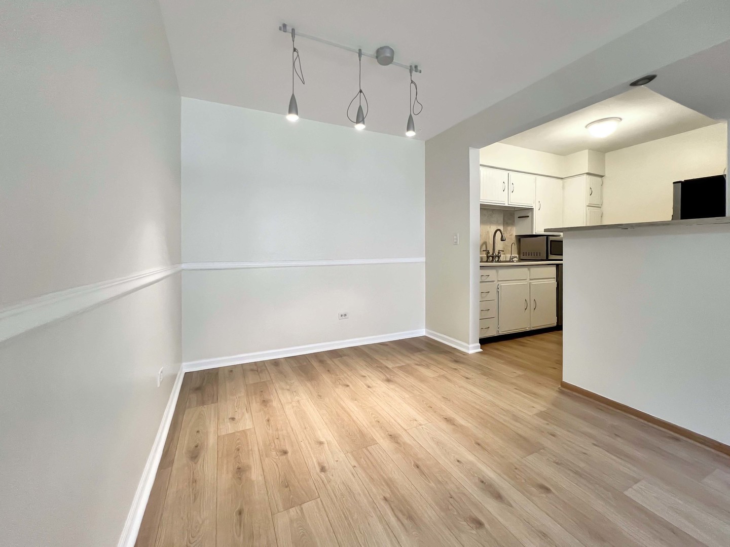 6153 Knoll Way Drive #203, Willowbrook, IL 60527