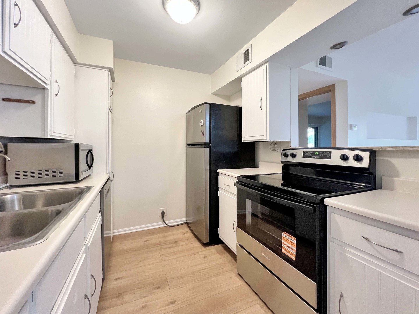 6153 Knoll Way Drive #203, Willowbrook, IL 60527