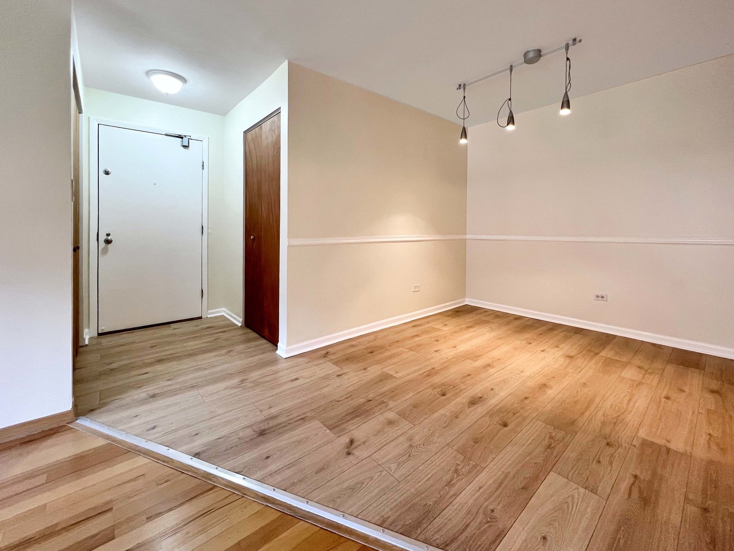 6153 Knoll Way Drive #203, Willowbrook, IL 60527
