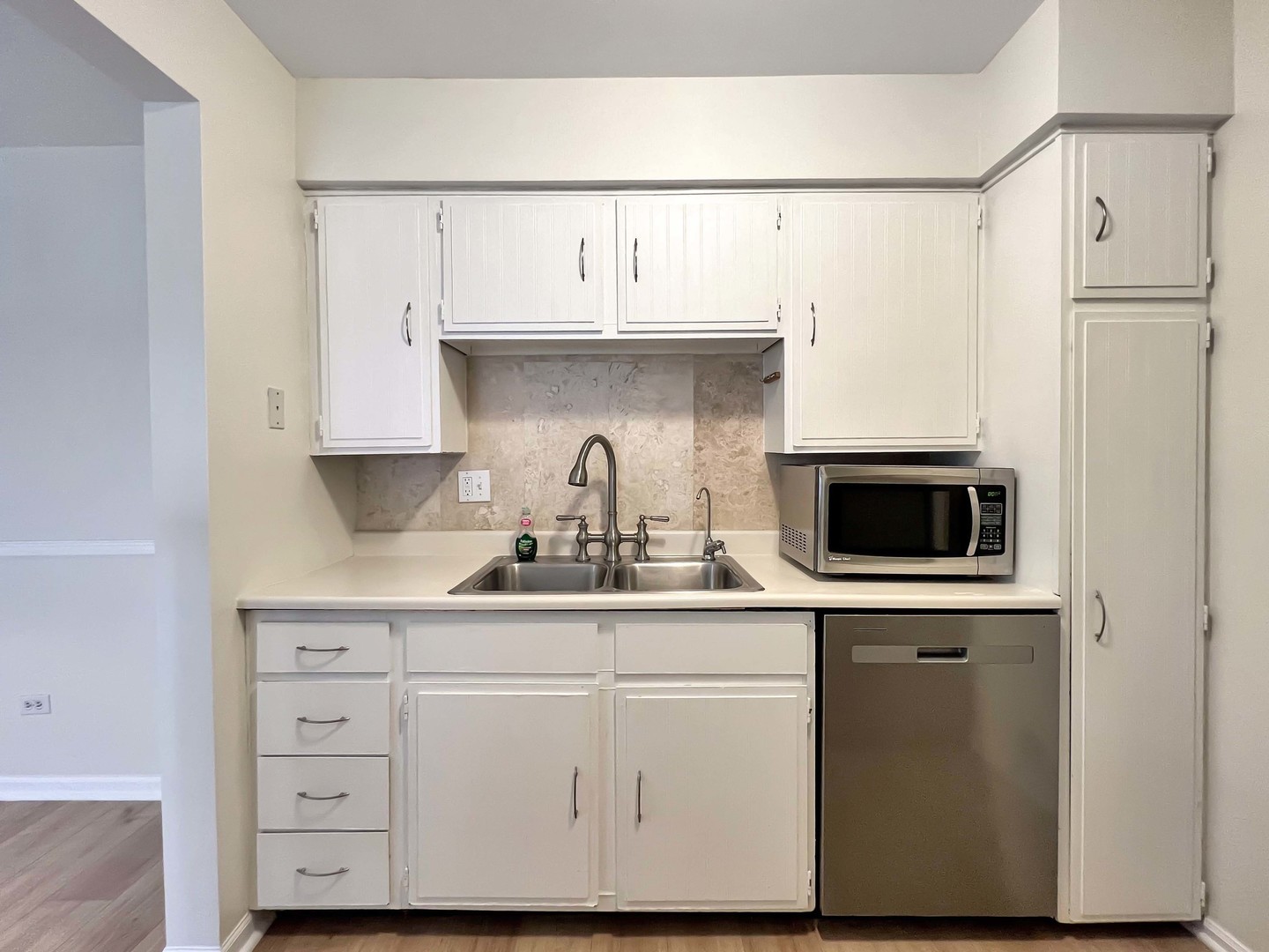 6153 Knoll Way Drive #203, Willowbrook, IL 60527