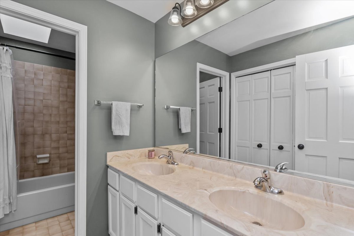 36259 N Field View Drive, Gurnee, IL 60031