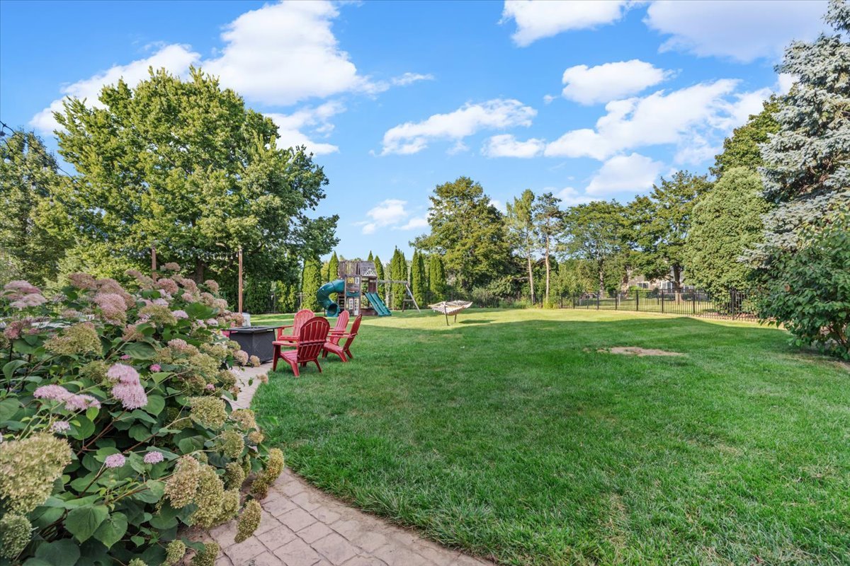 36259 N Field View Drive, Gurnee, IL 60031