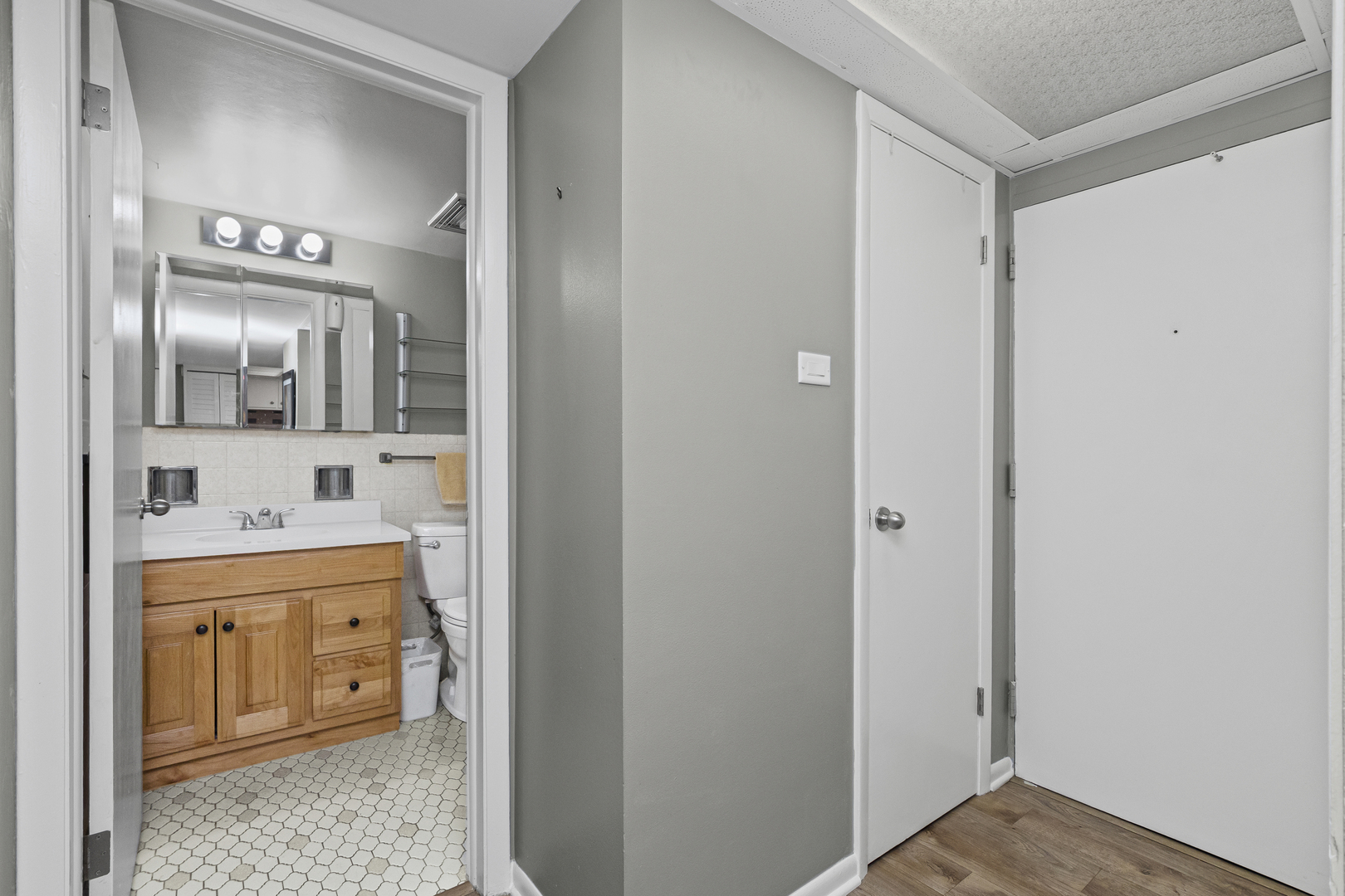 940 Holbrook Road #8B, Homewood, IL 60430