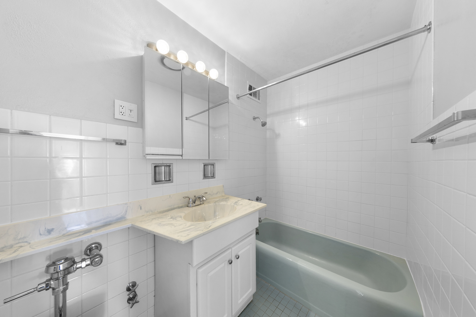 6157 N Sheridan Road #19G, Chicago, IL 60660